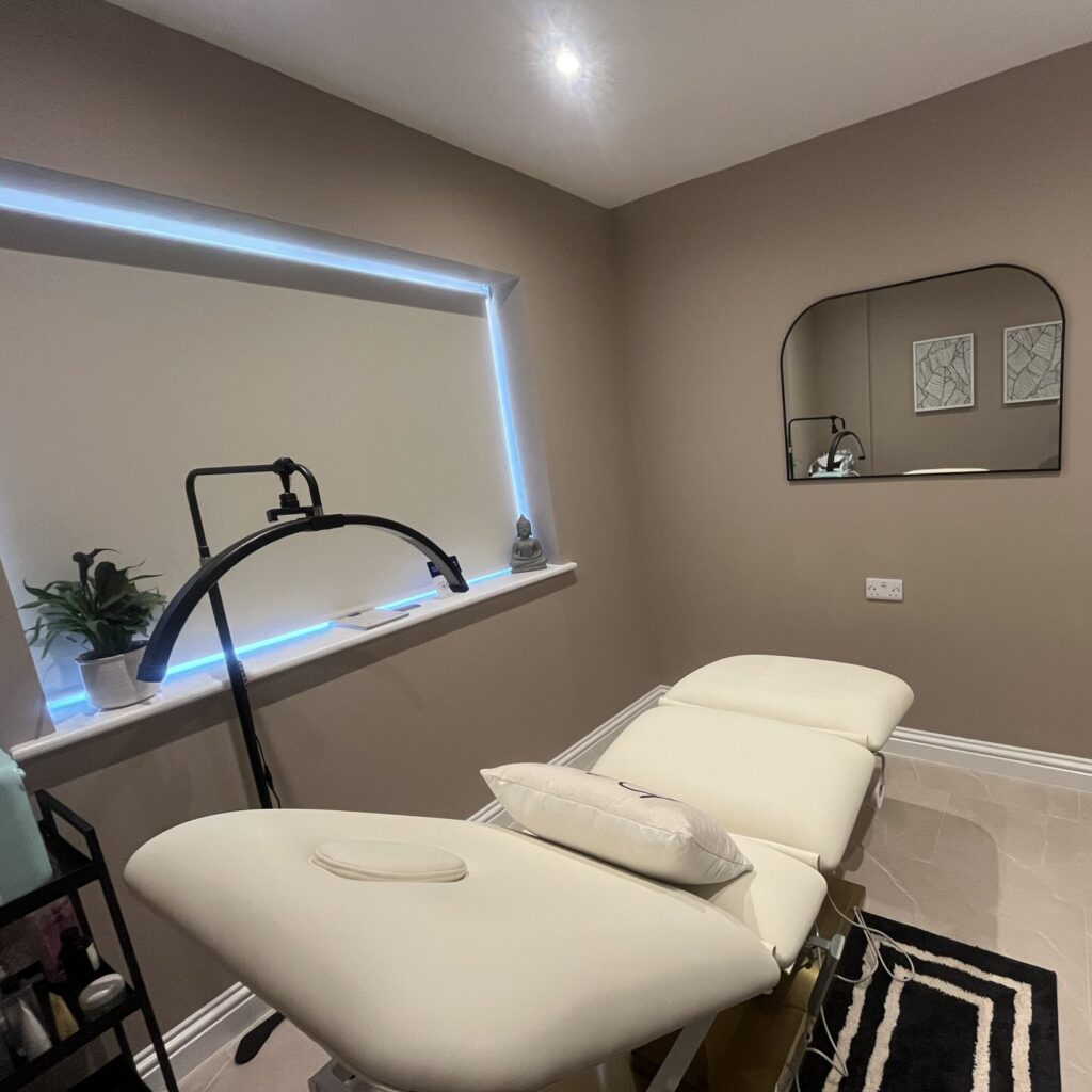 Treatment bed in studio
